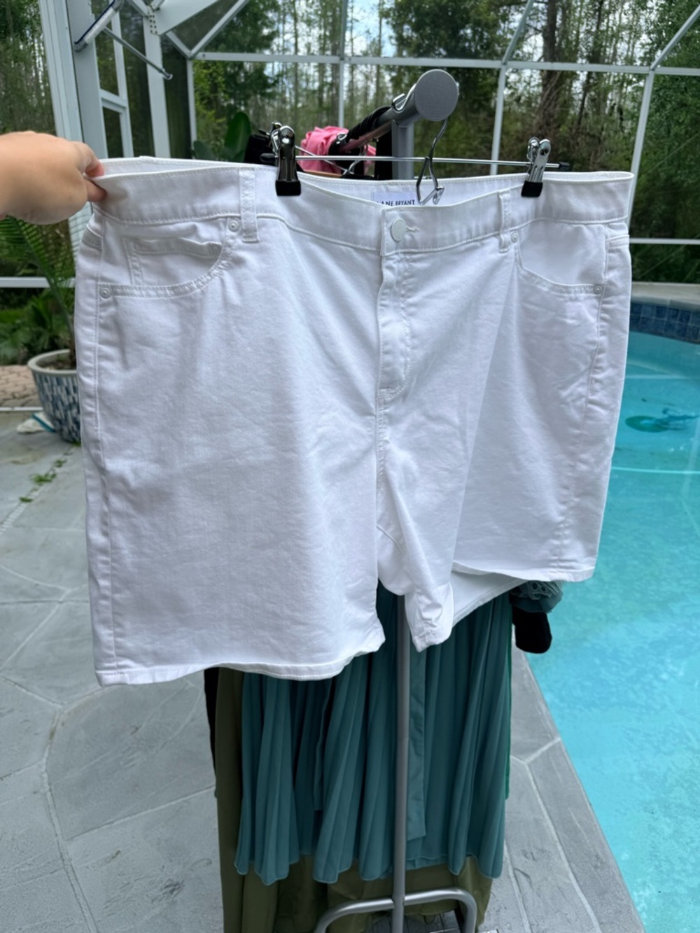 Lane Bryant White Shorts Size 22 Flex Magic Waistband Mid Rise Girlfriend